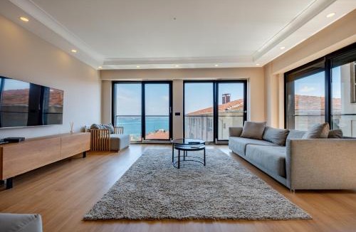 Kabatas Apartment | One-Bedroom Family Suite in Managed Aparthotel - Bosphorus View in Central Location