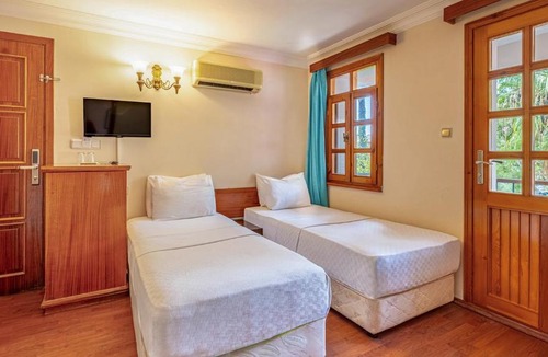 Oludeniz City Center Hotel | Perdikia Beach