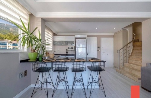 Fethiye Apartment | Pristine 2-bedroom holiday home with huge pool in Ölüdeniz