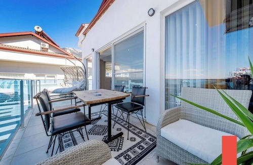 Fethiye Apartment | Pristine 2-bedroom holiday home with huge pool in Ölüdeniz