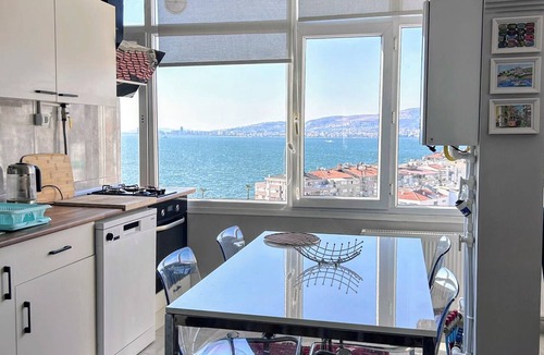 Konak Apartment | Renovated comfy apartment with unique sea view
