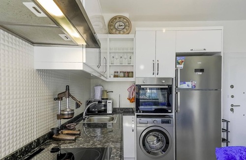Seki Apartment | Residence w Balcony and Shared Pool 7 min to Coast