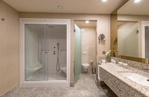 Kundu Hotel | Royal Seginus