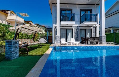 Hisaronu Villa | Salkım- 4 Bedroom Holiday Villa in Oludeniz