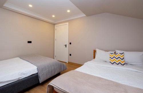 Kabatas Apartment | Sea View Two-Bedroom Suite in Managed Residence - Parking and Elevator