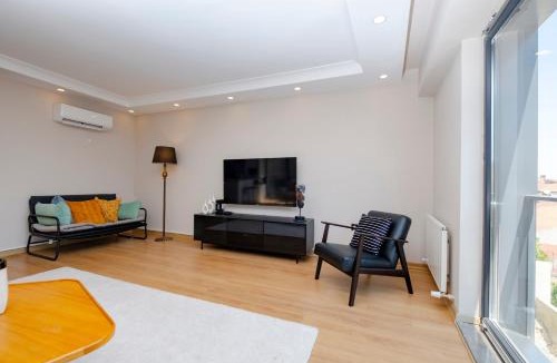 Kabatas Apartment | Sea View Two-Bedroom Suite in Managed Residence - Parking and Elevator