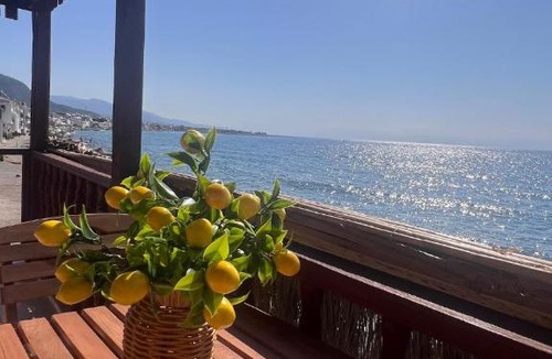 Kucukkuyu House | Seafront Holiday Home in Canakkale, Küçükkuyu