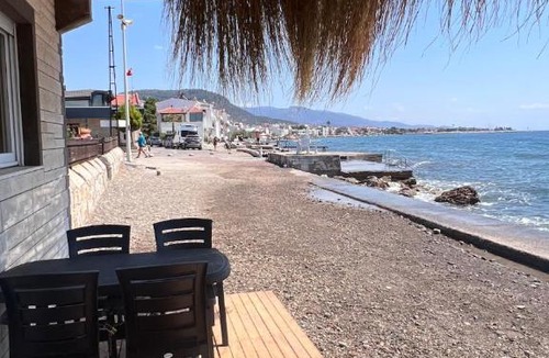 Kucukkuyu House | Seafront Holiday Home in Canakkale, Küçükkuyu