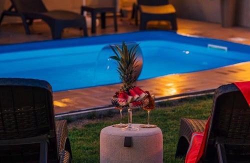 Kartepe Villa | Sepetçi Lakehouse Heated Pool