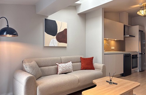Karakoy Apartment | Skylit penthouse & terrace near Galataport