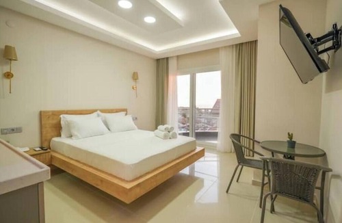 Kadnlar Denizi Mahallesi Apartment | Spacious 14-bedroom apartment in fabulous Aydın with AC