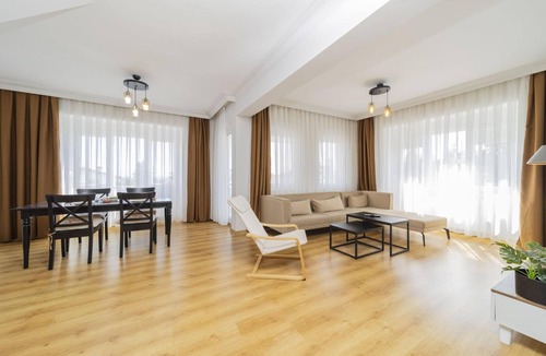Guzeloba Mahallesi Apartment | Spacious Apartment near Lara Beach in Muratpasa
