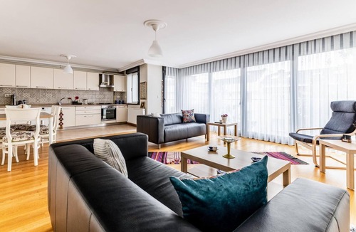 Uskudar Apartment | Spacious Furnished Home in Uskudar Near Harem Port