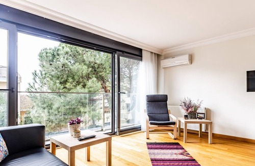 Uskudar Apartment | Spacious Furnished Home in Uskudar Near Harem Port