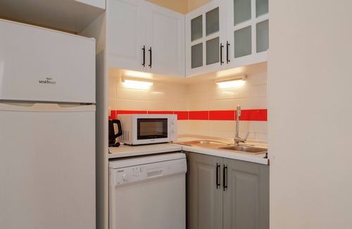 Karakoy Apartment | Spacious One-Bedroom Apartment with Bosphorus View