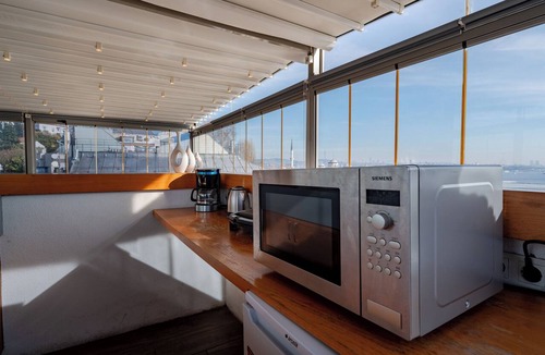 Tophane Apartment | Spacious Terrace Apartment with 360 Bosphorus Views & Elevator