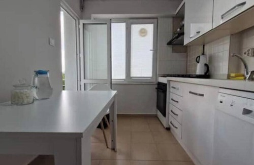 Pendik Apartment | Standard Comfort 2+1 Clean Pool, Balcony