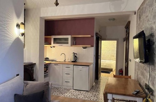 Canakkale House | Stone House, Lavender Guest House in the center of Imroz