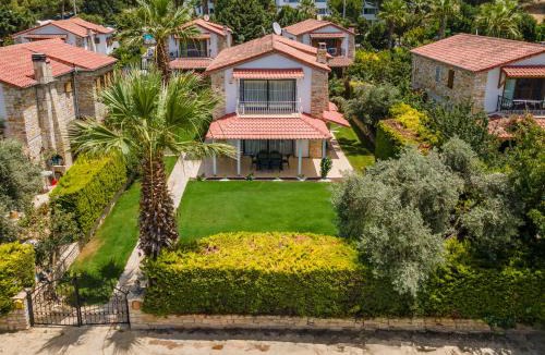 Kusadasi Villa | Stone Villa Near Long Beach & Kusadasi Shopping Mall