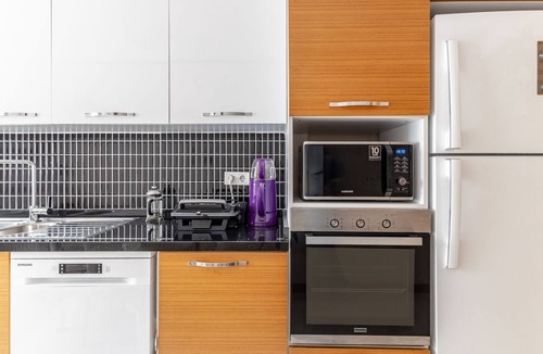 Maltepe Apartment | Stunning Coastal Retreat 10 min to Bagdat Avenue-