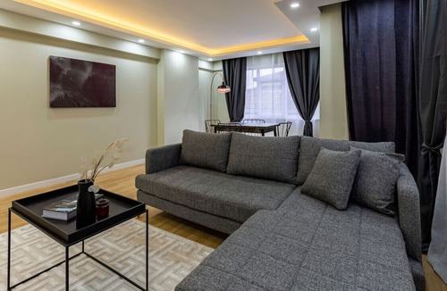 Maltepe Apartment | Stylish Flat near Public Transportation in Maltepe