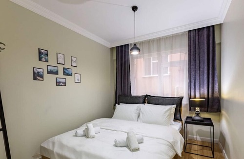 Maltepe Apartment | Stylish Flat near Public Transportation in Maltepe