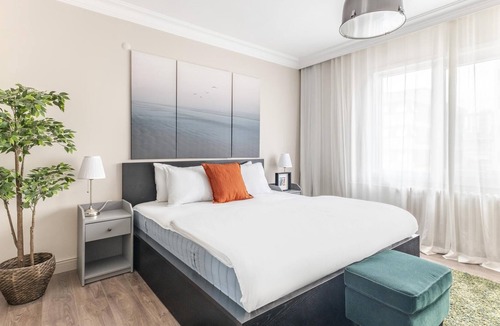 Caddebostan Mahallesi Apartment | Stylish Flat with Balcony 4 min to Bagdat Avenue