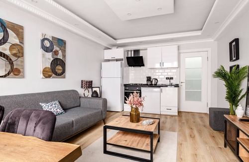 Sisli Apartment | Stylish New Apartment with Fast WiFi