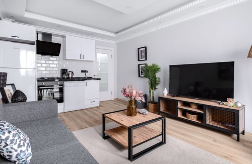 Sisli Apartment | Stylish New Apartment with Fast WiFi