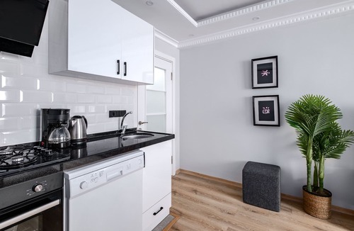 Sisli Apartment | Stylish New Apartment with Fast WiFi