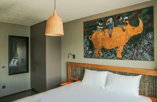 Bodrum City Center Apartment | Surfer Caravan Gastro Pub and Suites