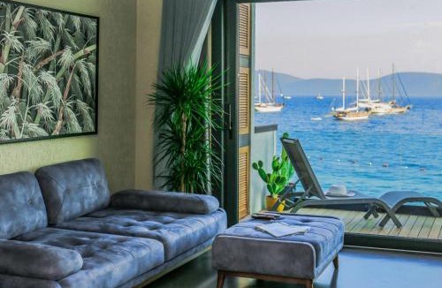 Bodrum City Center Apartment | Surfer Caravan Gastro Pub Suites- Adults Only