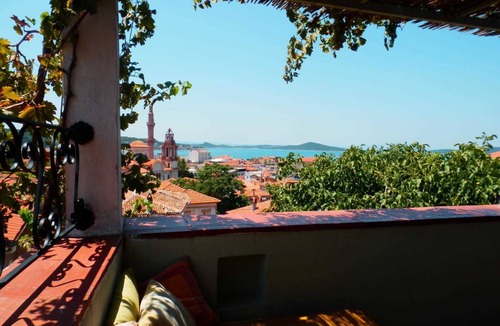 Ayvalik City Center House | Taksiyarhis Pension