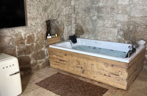 Tokoglu Hotel | Terrific 9-bedroom hotel with AC in vibrant İzmir Location point in the alacati