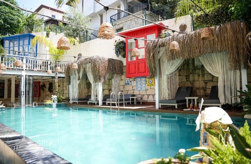 Kusadasi City Centre Hotel | TNR Otel & Spa