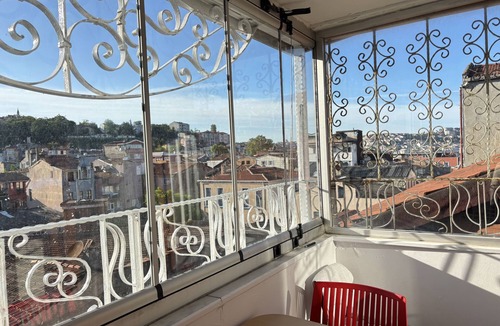 Balat House | Unique 5BR Art House in Balat w/Garden