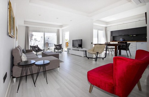 Akyarlar Apartment | Unique House With Backyard and Walking Distance to the Beach in Bodrum, Mugla