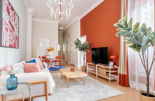 Tophane Apartment | Vibrant Istanbul Retreat with Balcony