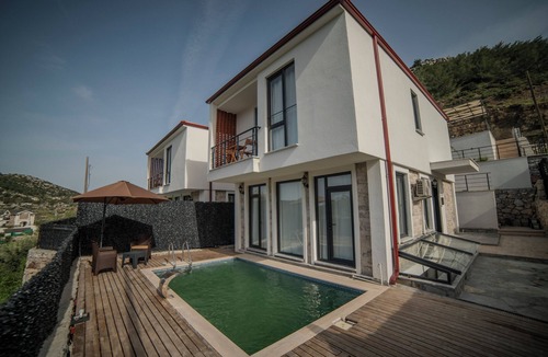 Sogut Villa | Villa Begonvil özel havuzlu lüks villa,özel bahçe ve veranda , açık alanda masa,