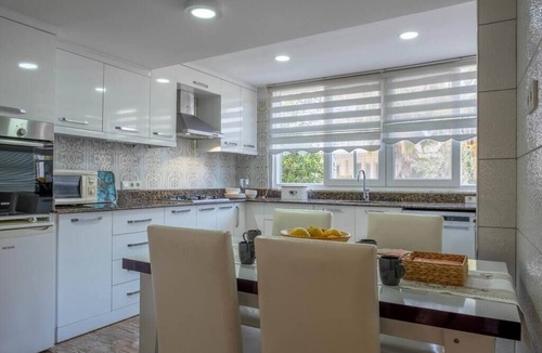 Bogazkent Villa | Villa Lale 4 Bed villa with modern kitchen