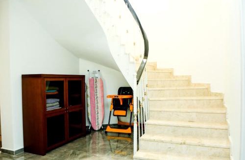 Dalyan Villa | Villa-Sleeps 9-Parking-Pool-Bbq-Hot tub-Pets