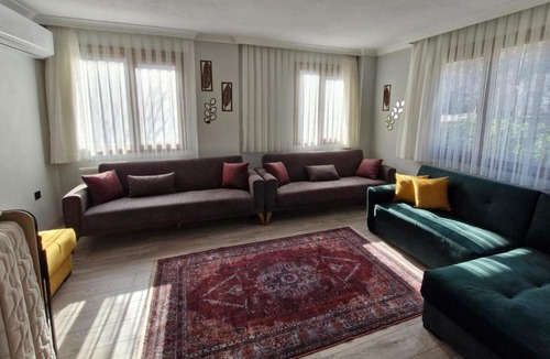 Ayder Apartment | Yeşil Ada Konağı 14 Kişiye kadar 3 Yatak Odalı Klimalı Dere Kenarı Konak