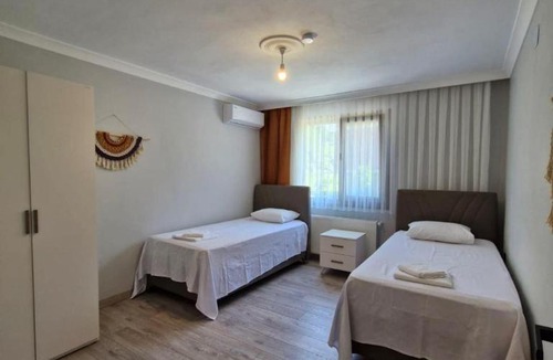 Ayder Apartment | Yeşil Ada Konağı 14 Kişiye kadar 3 Yatak Odalı Klimalı Dere Kenarı Konak