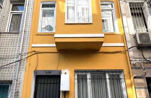 Taksim Apartment | Yellowhouse Room 1