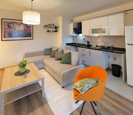 10 Mins to Takism - Central New Modern Flat