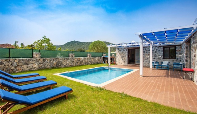 2 Bedroom Stone House with Private Pool in Kayaköy