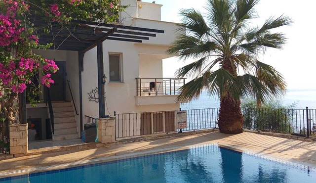 3-Bedroom Sea-View Duplex in Kaş with Pool & Workspace in Antalya