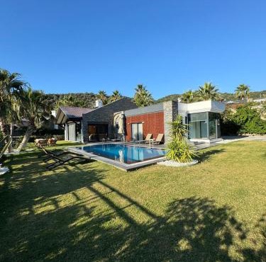4-Bedroom Villa with Sea View in Yalıkavak BD4150