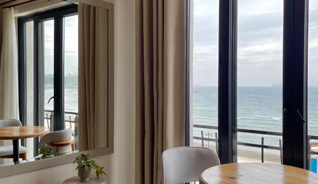 8 Rooms Hotel