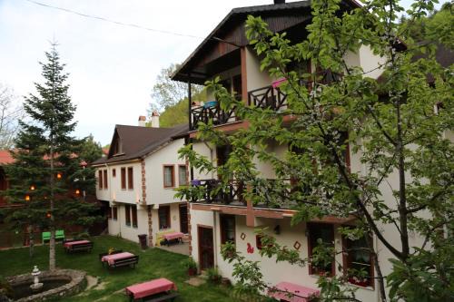 ABANT DORT MEVSİM KONAĞI HOSTEL